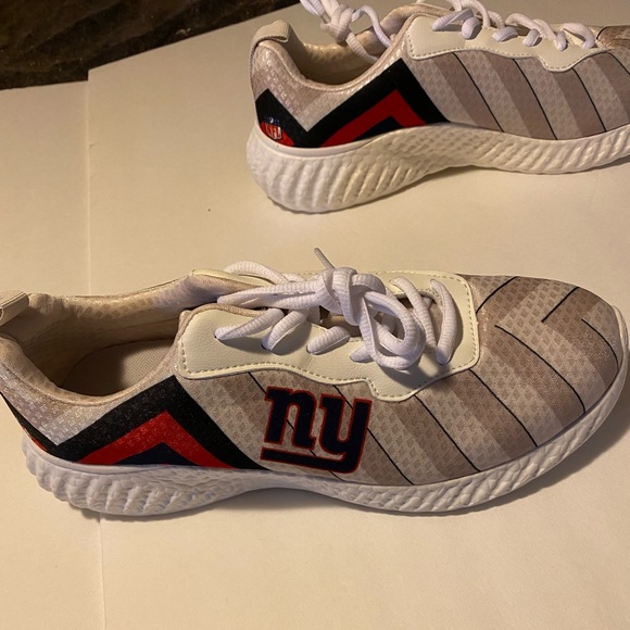 NFL NY GIANTS SIZE 8 WOMAN SNEAKERS BNIB NEVER WORN.SHOW OFF YOUR TEAM SPIRIT - Picture 5 of 12